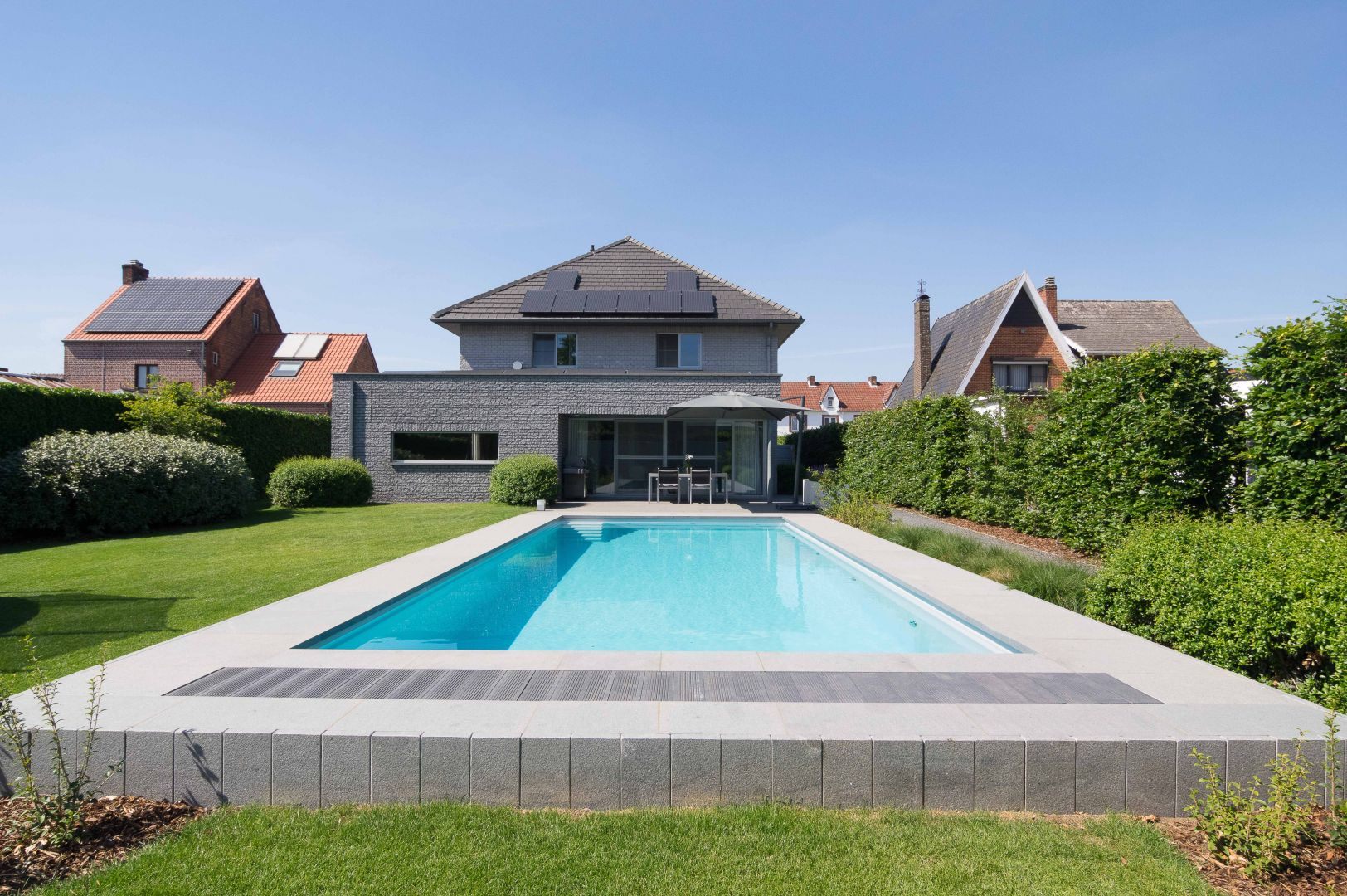 Vinylester-Pool im Garten